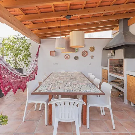 Whiteloft Pool Lounge *