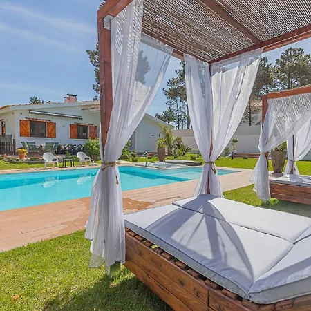 Whiteloft Pool Lounge *