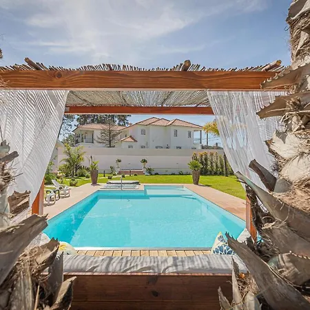 Whiteloft Pool Lounge