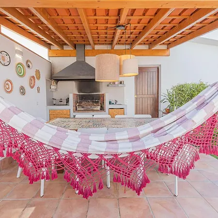 Whiteloft Pool Lounge كورويوس