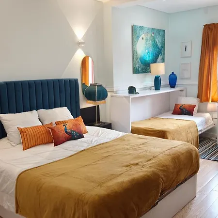 Whiteloft Pool Lounge