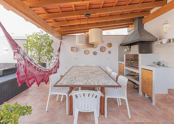 Whiteloft Pool Lounge *