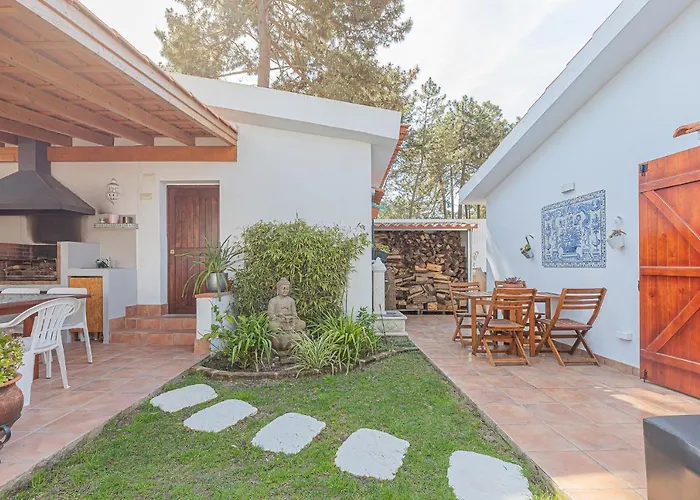 Whiteloft Pool Lounge