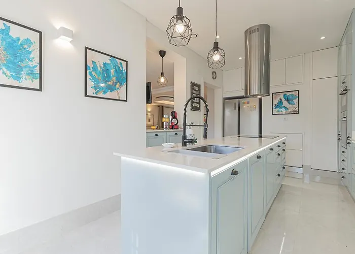 Whiteloft Pool Lounge Vila