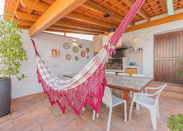 Whiteloft Pool Lounge * 克洛伊奥斯