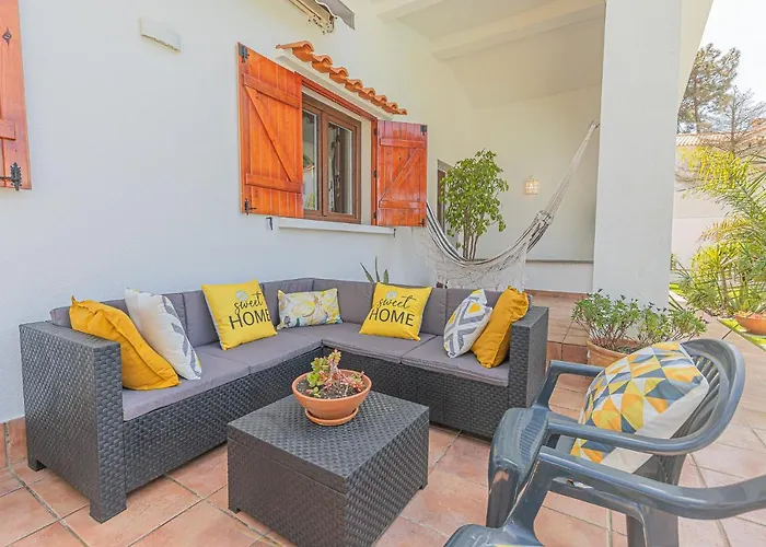 Whiteloft Pool Lounge Vila