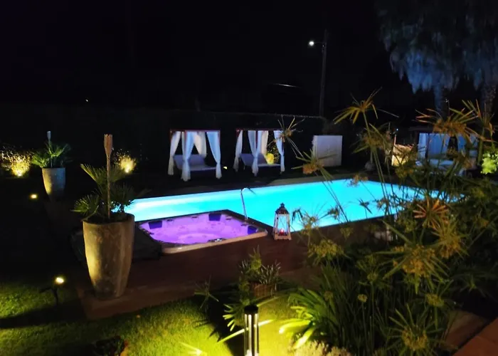 Whiteloft Pool Lounge Vila